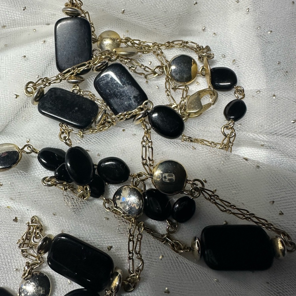 Vintage black gold-tone necklace with black glass nugget